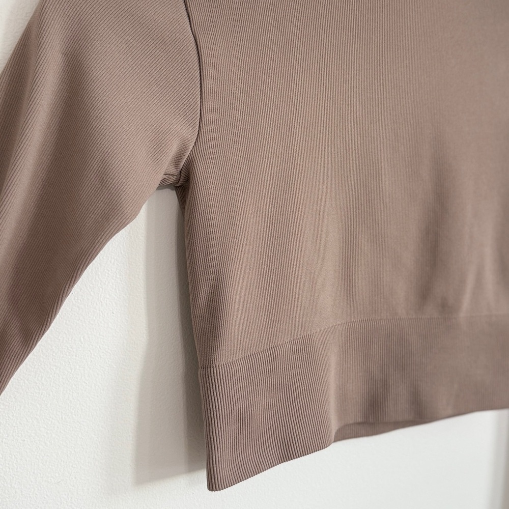 Dynamite Taupe Long Sleeve Ribbed Crop Top - Picture 2 of 8